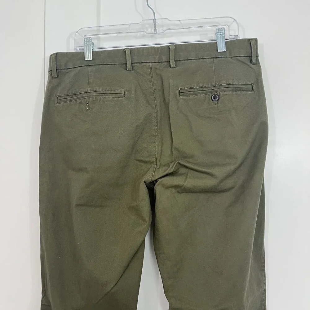 Gap Size 34/32 Army Green Straight Leg Khaki Pants